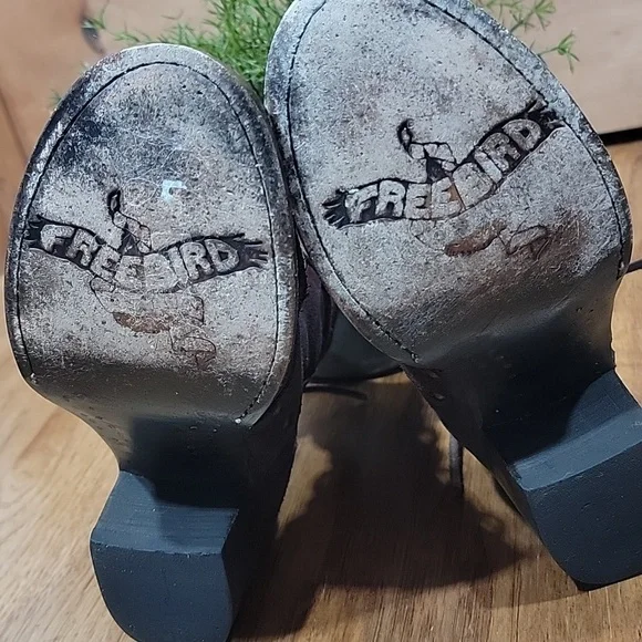 Freebird By Steven Cage in Burgundy 6 - Picture 9 of 14